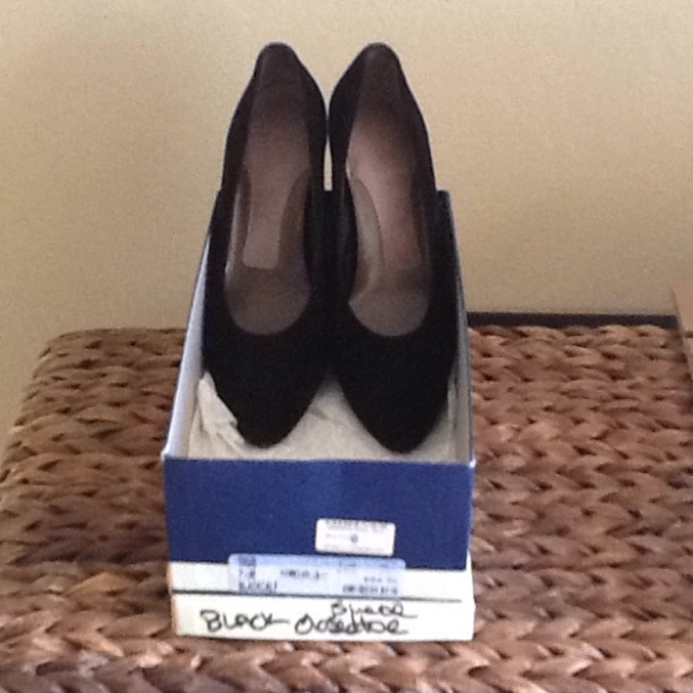 Suede pumps